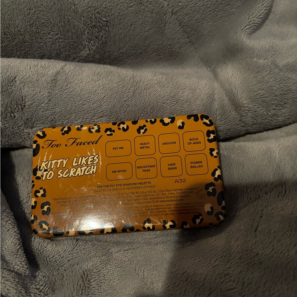 Too faced kitty likes to scratch Eyeshadow Palette with Mirror - Multi-Color - Picture 4 of 4